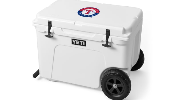 Custom_MLB_White_3qrt_Lid_Down_Texas_Rangers_Tundra_Haul_2400x2400